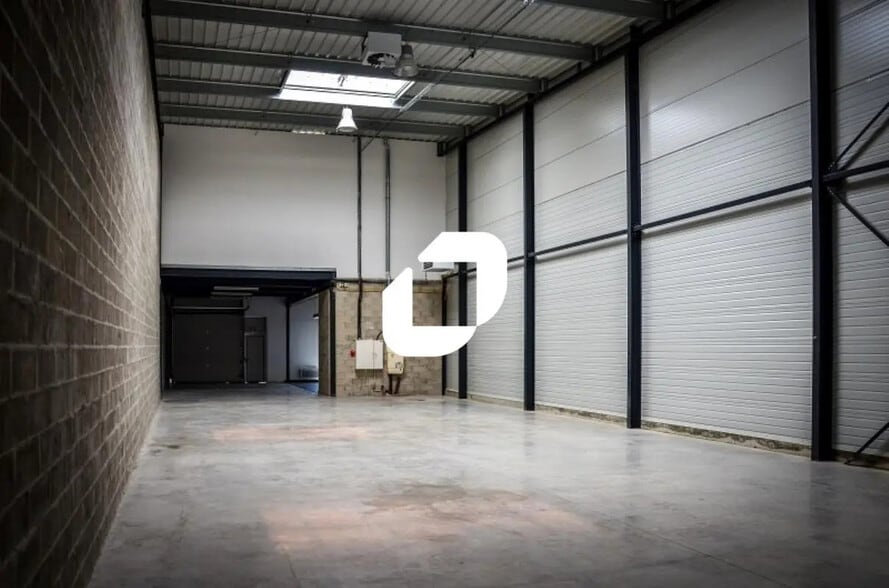 Local d’activités dans Bussy-Saint-Georges à louer - Photo de l’immeuble – Image 2 sur 5