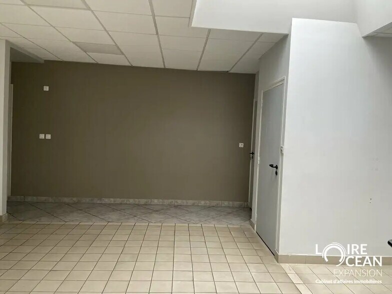 Local d’activités dans Beaucouzé à louer - Photo de l’immeuble – Image 3 sur 9