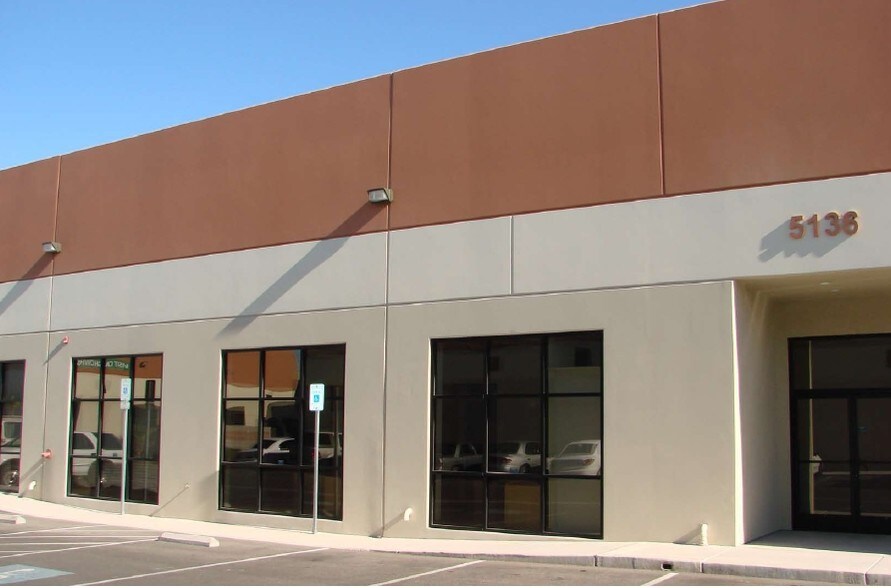 5136 W Patrick Ln, Las Vegas, NV à vendre - Photo de l’immeuble – Image 3 sur 20