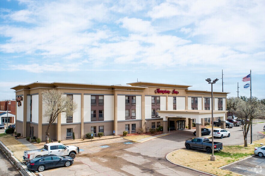 4003 S Loop 289, Lubbock, TX à vendre - Photo principale – Image 1 sur 23