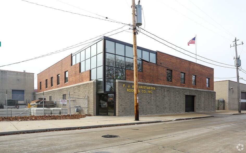 2101 W Purdue St, Milwaukee, WI à vendre - Photo de l’immeuble – Image 2 sur 19