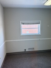 1842 Banking St, Greensboro, NC à louer Photo intérieure– Image 2 sur 9