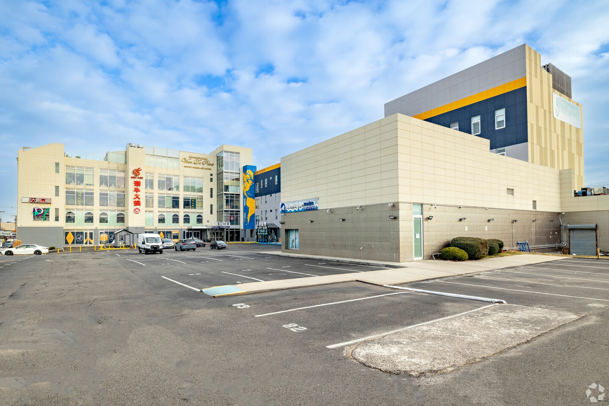 20-07 127th St, College Point, NY à louer Photo principale– Image 1 sur 13