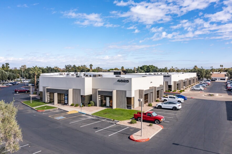 4625 S Ash Ave, Tempe, AZ à louer - Photo de l’immeuble – Image 3 sur 8