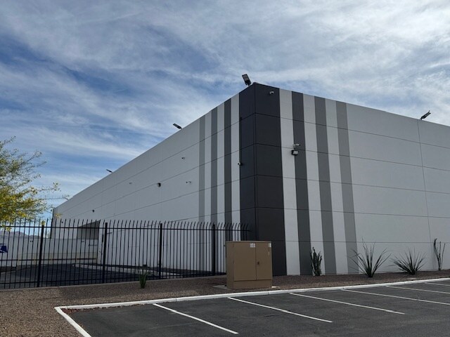 825 E University Dr, Phoenix, AZ à louer - Photo de l’immeuble – Image 3 sur 4