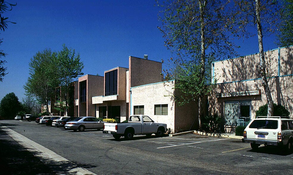 554 E Foothill Blvd, San Dimas, CA à louer - Photo de l’immeuble – Image 2 sur 5