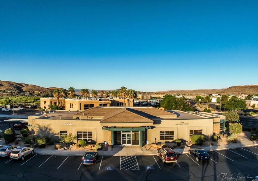 368 E Riverside Dr, St George, UT à vendre - Photo de l’immeuble – Image 1 sur 50