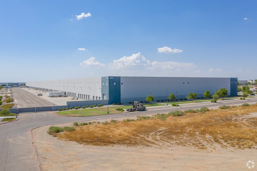 8585 W Buckeye Rd, Phoenix, AZ à louer - Photo de l’immeuble – Image 2 sur 12