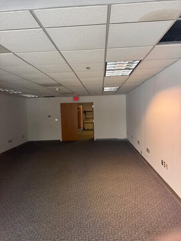 800 Bloomfield Ave, Nutley, NJ à louer Photo intérieure– Image 1 sur 10