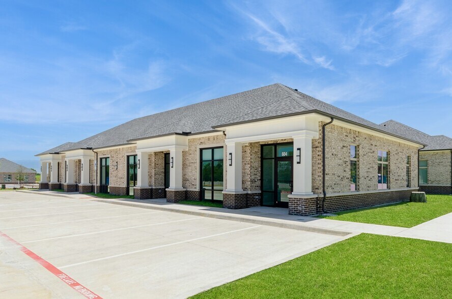 2120 Prairie Dr, Prosper, TX à vendre - Photo de l’immeuble – Image 1 sur 14