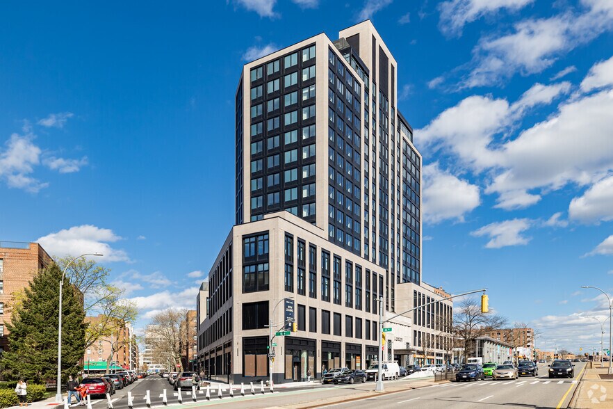 98-81 Queens Blvd, Rego Park, NY à louer - Photo de l’immeuble – Image 2 sur 9