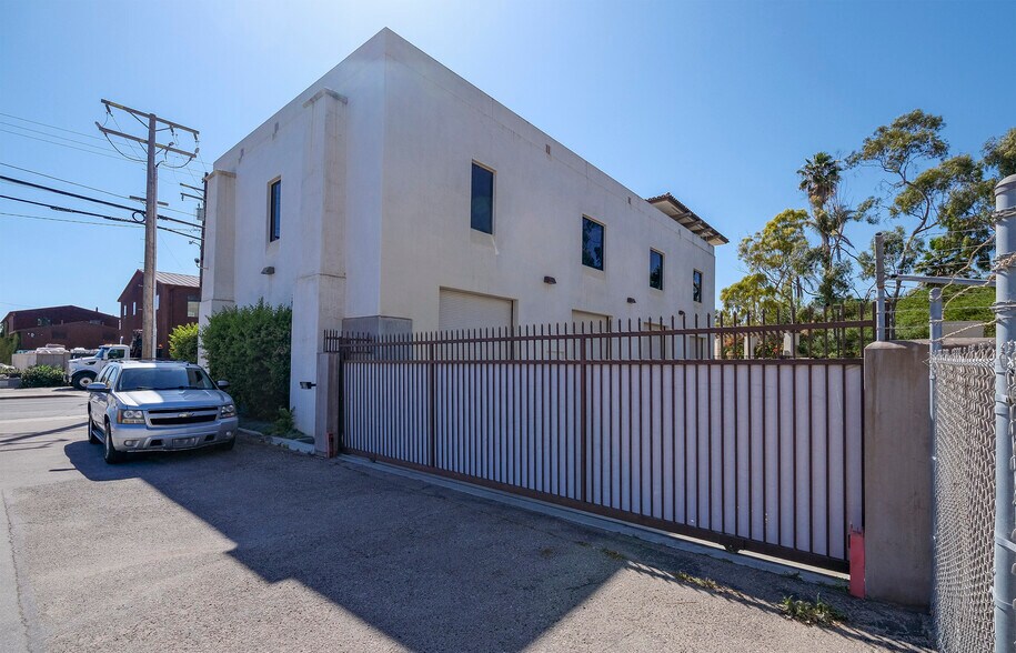 32 Calle Cesar Chavez, Santa Barbara, CA à vendre - Photo de l’immeuble – Image 3 sur 8
