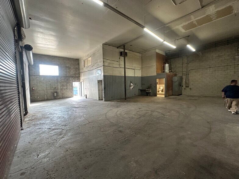 2528 N San Fernando Rd, Los Angeles, CA à louer - Photo de l’immeuble – Image 3 sur 12