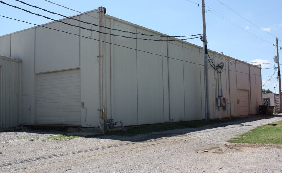 1011 SW F Ave, Lawton, OK à louer - Photo de l’immeuble – Image 2 sur 2
