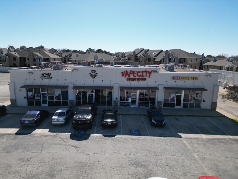 1818 W Pioneer Pky, Arlington, TX à louer - Photo de l’immeuble – Image 1 sur 9