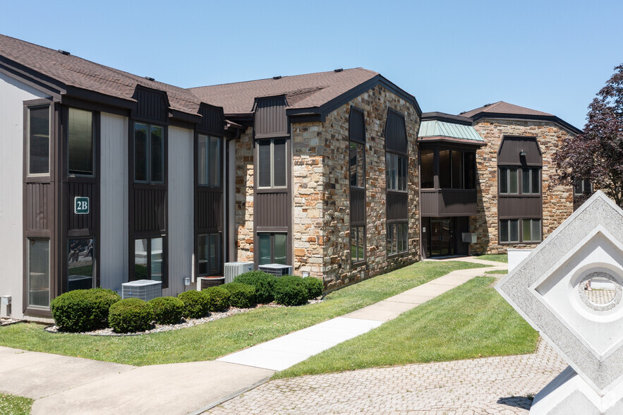 615 Hope Rd, Eatontown, NJ à louer - Photo de l’immeuble – Image 2 sur 4
