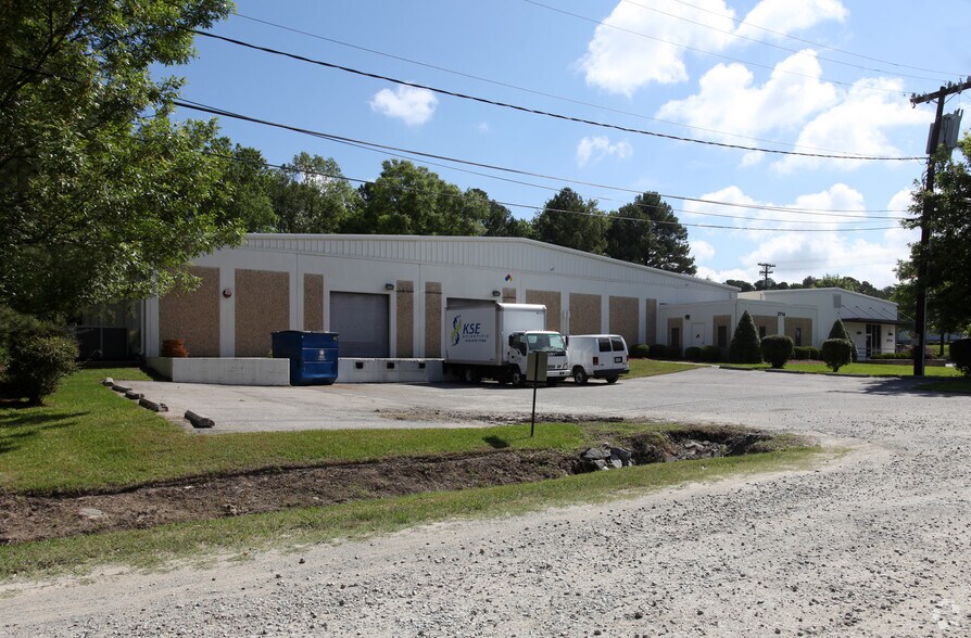 2714 S Miami Blvd, Durham, NC à vendre - Photo de l’immeuble – Image 2 sur 10