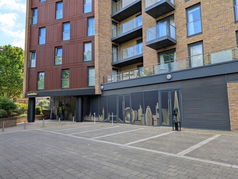 Surray Quays, Londres à louer - Photo de l’immeuble – Image 2 sur 3