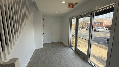 11801 Brinley Ave, Louisville, KY à louer Photo de l’immeuble– Image 2 sur 26