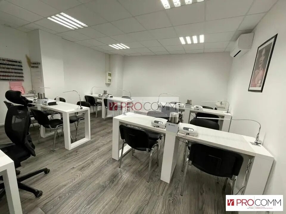 Local commercial dans Le Coudray à vendre Photo de l’immeuble– Image 1 sur 4