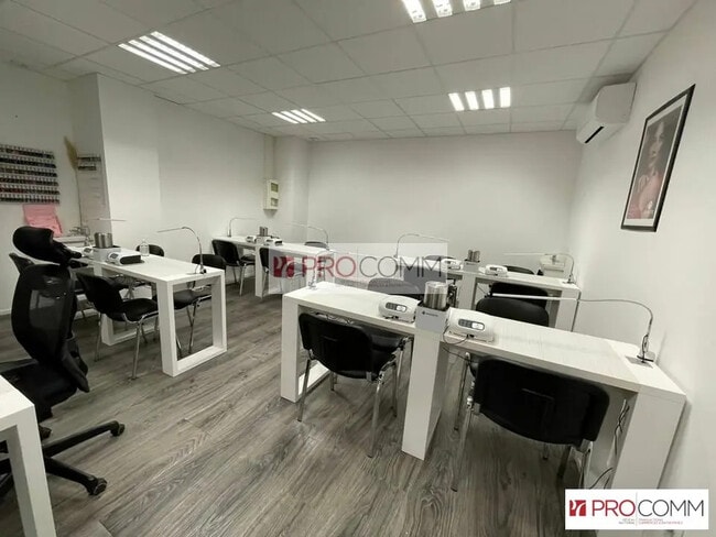 Plus de détails pour Local commercial à vendre