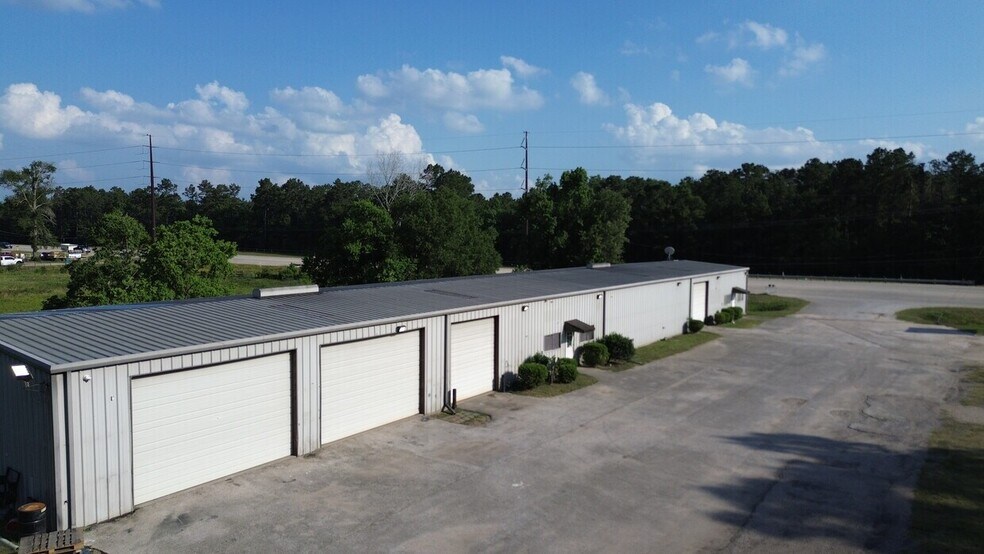 Industrial/Office - 18071 FM 1314 portefeuille de 3 biens à vendre sur LoopNet.fr - Photo de l’immeuble – Image 2 sur 11