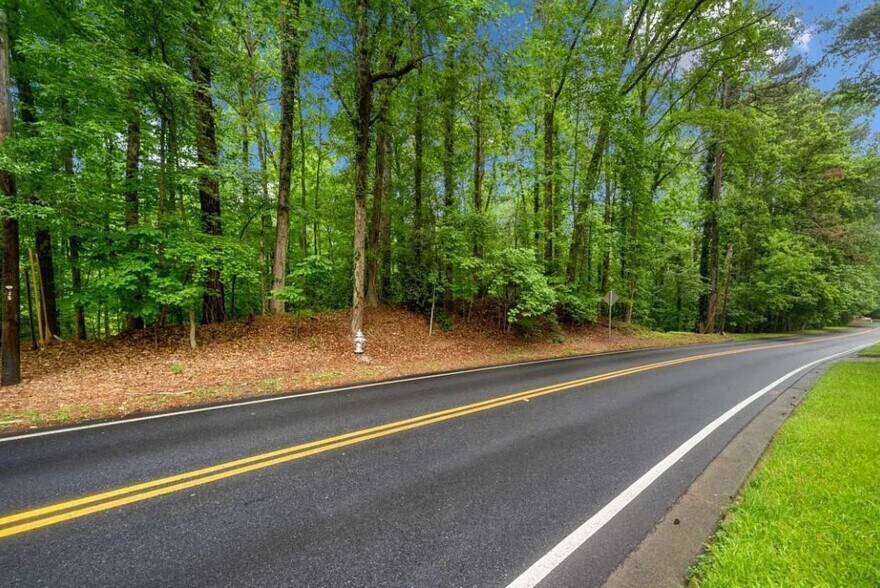 2260 Spalding Dr, Sandy Springs, GA à vendre - Photo principale – Image 1 sur 5