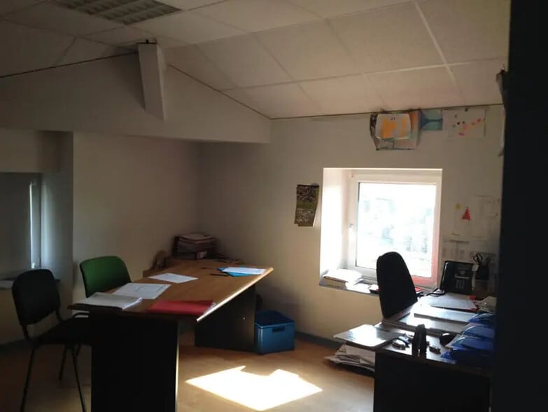 Bureau dans Salaise-sur-Sanne à louer - Photo de l’immeuble – Image 3 sur 3