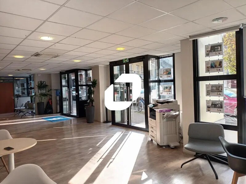 Bureau dans Lille à louer Hall d’entrée– Image 1 sur 9