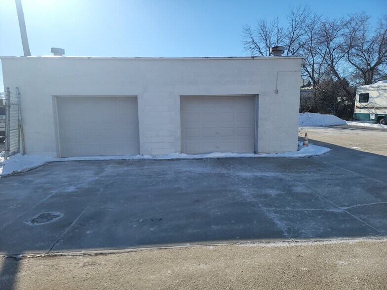 6039 S Howell Ave, Milwaukee, WI à louer - Photo de l’immeuble – Image 3 sur 7