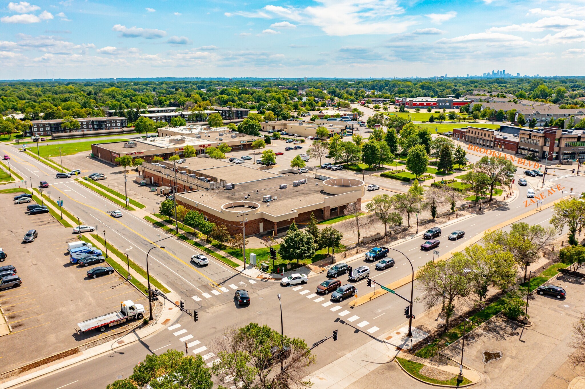 7600-7658 Brooklyn Blvd, Brooklyn Park, MN à louer Photo de l’immeuble– Image 1 sur 9