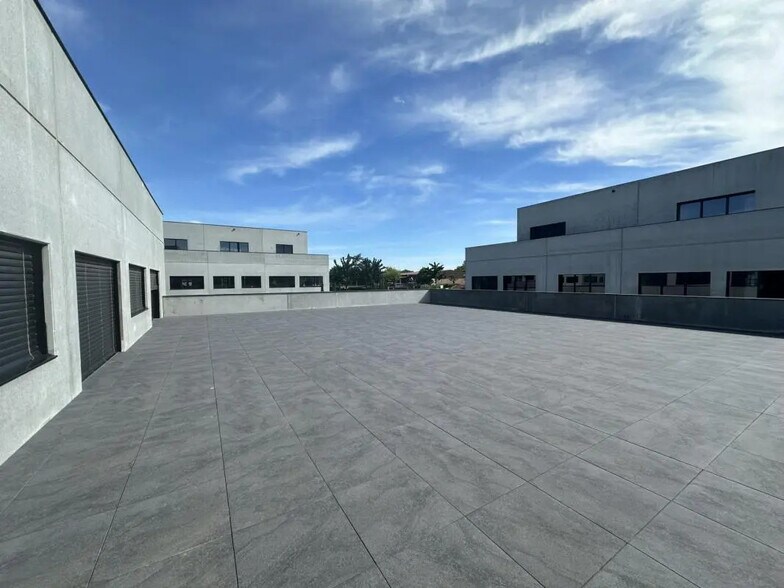 1306 Chemin Du Champ De Lière, Rillieux-la-Pape à louer - Photo de l’immeuble – Image 3 sur 7