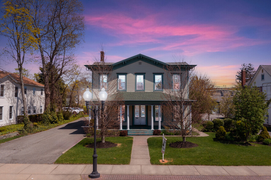 139 N Ocean Ave, Patchogue, NY à louer - Photo de l’immeuble – Image 3 sur 24