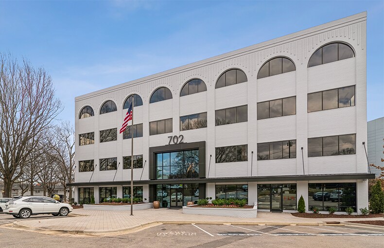 702 Oberlin Rd, Raleigh, NC à louer Photo de l’immeuble– Image 1 sur 13