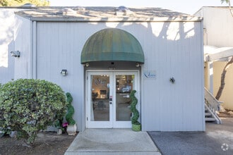 760 Las Posas Rd, Camarillo, CA à louer Photo de l’immeuble– Image 2 sur 11