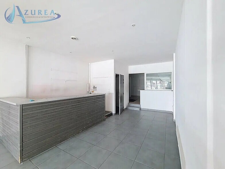 Local commercial dans Villeneuve-Loubet à louer - Photo de l’immeuble – Image 3 sur 5