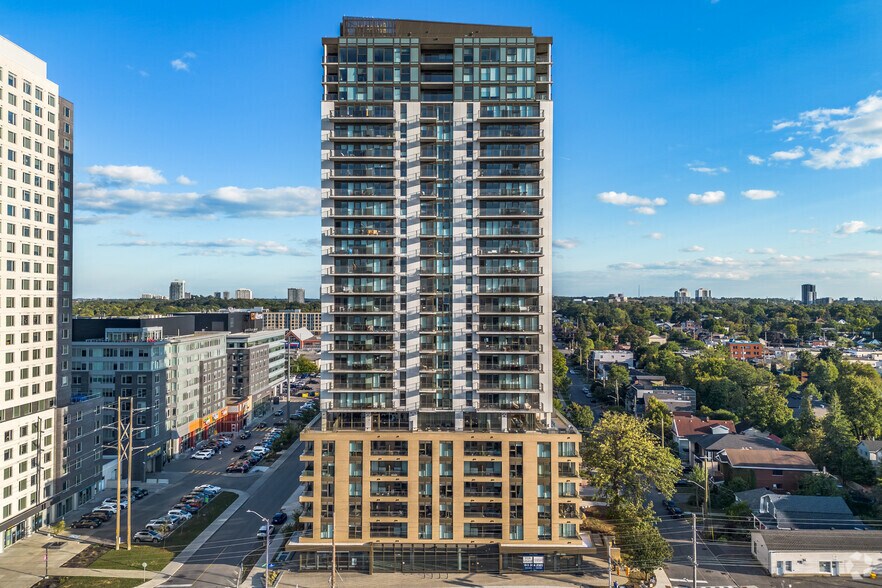 300 McRae Av, Ottawa, ON à louer - Photo de l’immeuble – Image 2 sur 31