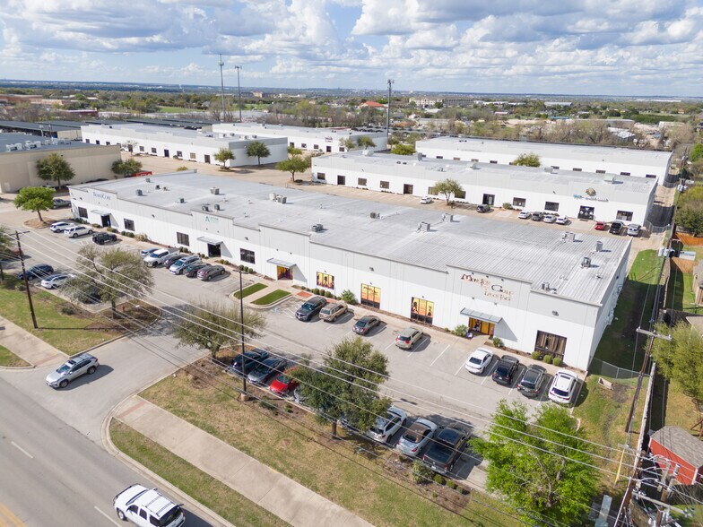 3916 Gattis School Rd, Round Rock, TX à louer - Photo de l’immeuble – Image 1 sur 21