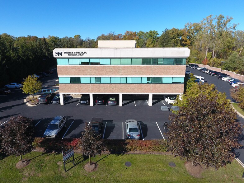 28470 W 13 Mile Rd, Farmington Hills, MI à louer - Photo de l’immeuble – Image 2 sur 11