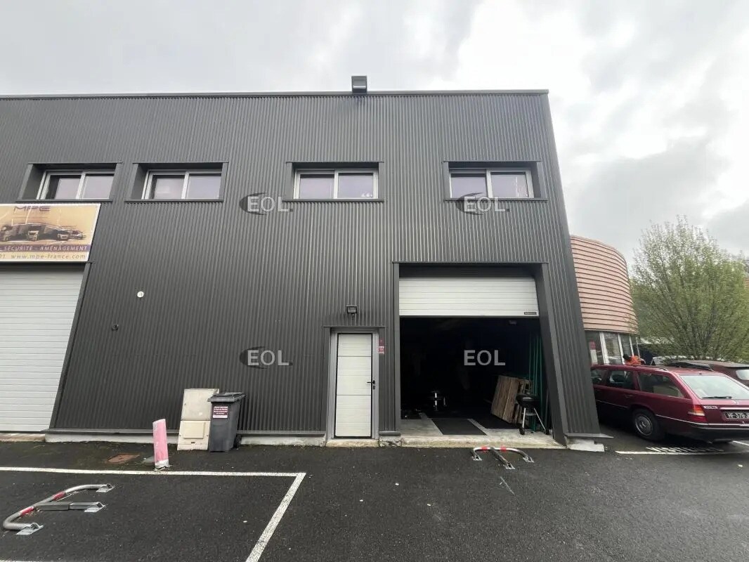 Local d'activités dans Gazeran à vendre Photo de l’immeuble– Image 1 sur 7