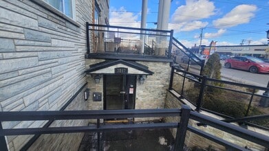 3843-3847 Boul Saint-Martin O, Laval, QC à louer Photo de l’immeuble– Image 1 sur 8