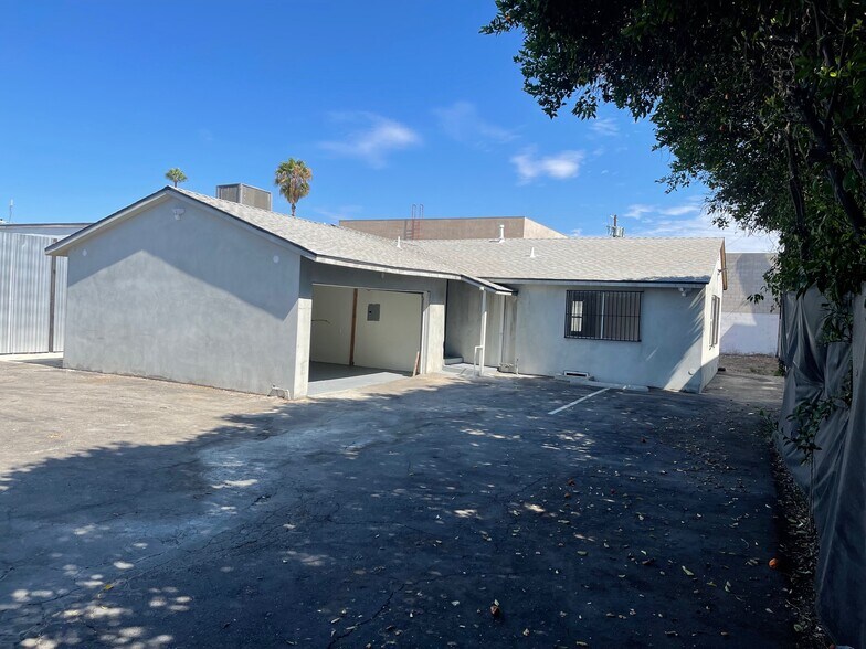 16123 Wyandotte St, Van Nuys, CA à louer - Photo de l’immeuble – Image 2 sur 48