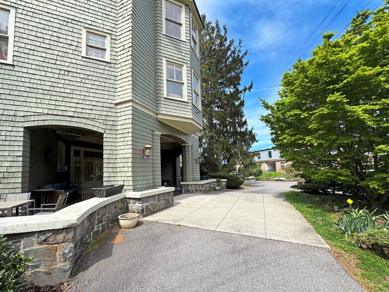 301 E Chestnut St, Asheville, NC à louer - Photo de l’immeuble – Image 3 sur 8