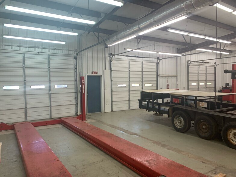 123 E Plymouth Rd, Columbus, MS à louer - Photo de l’immeuble – Image 3 sur 8