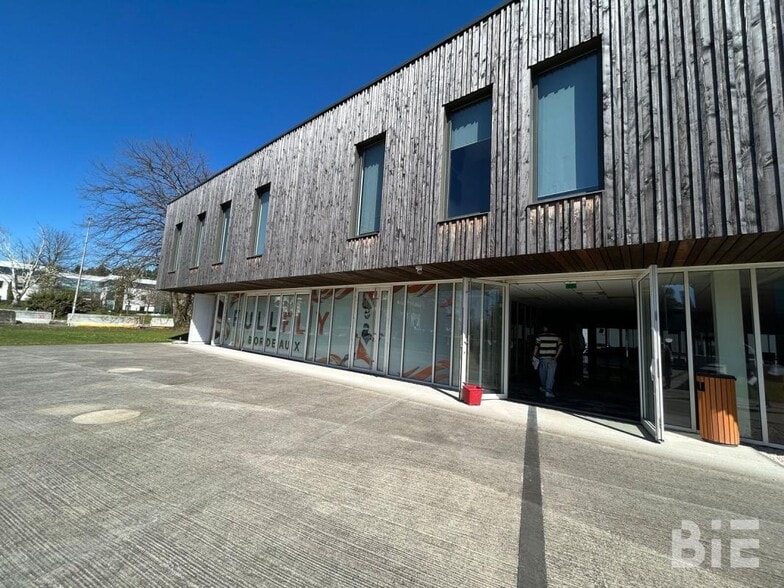 2 Rue Archimède, Mérignac à louer - Photo de l’immeuble – Image 1 sur 5