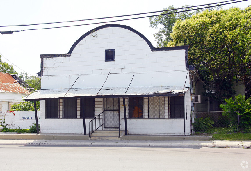 2201 S Flores St, San Antonio, TX à vendre - Photo de l’immeuble – Image 1 sur 4