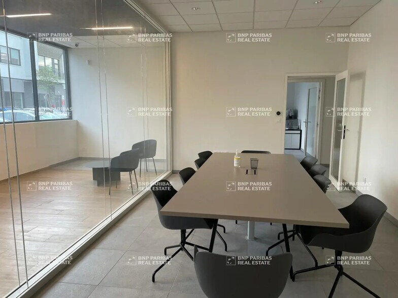 92 Avenue Du Progrès, Chassieu à louer - Photo de l’immeuble – Image 3 sur 13
