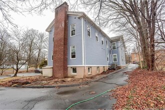 2795 Whitney Ave, Hamden, CT à louer Photo intérieure– Image 2 sur 7