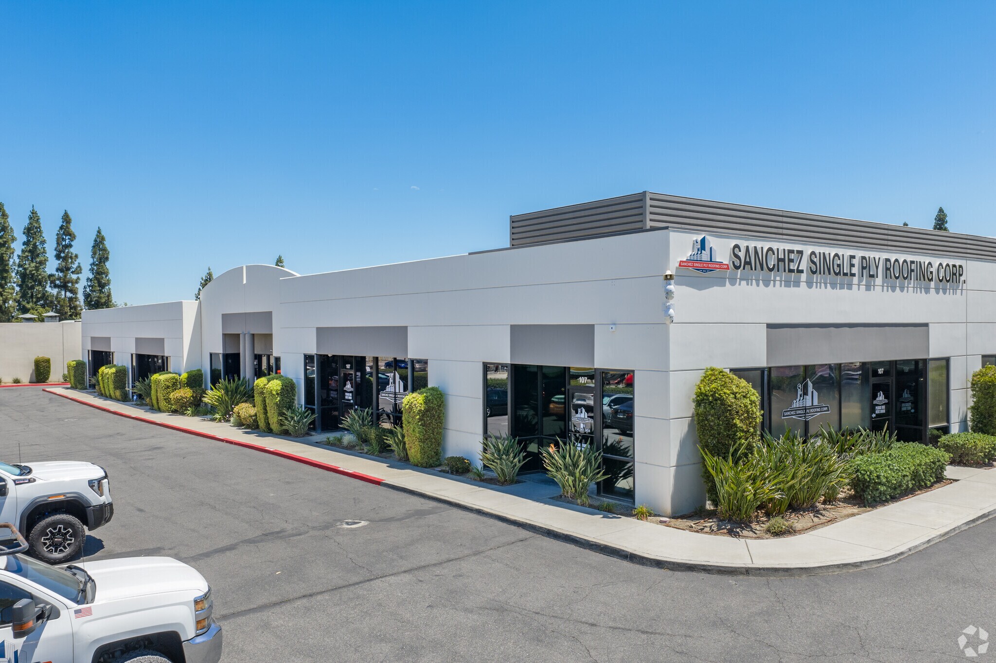 1269 W Pomona Rd, Corona, CA à louer Photo principale– Image 1 sur 6