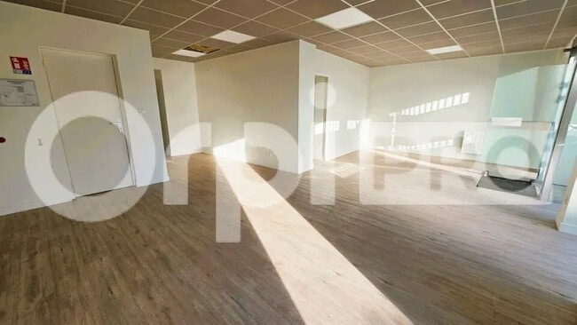 Plus de détails pour Local commercial à louer